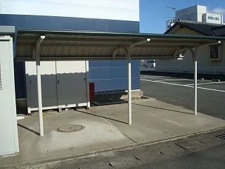 屋根付き駐輪場完備