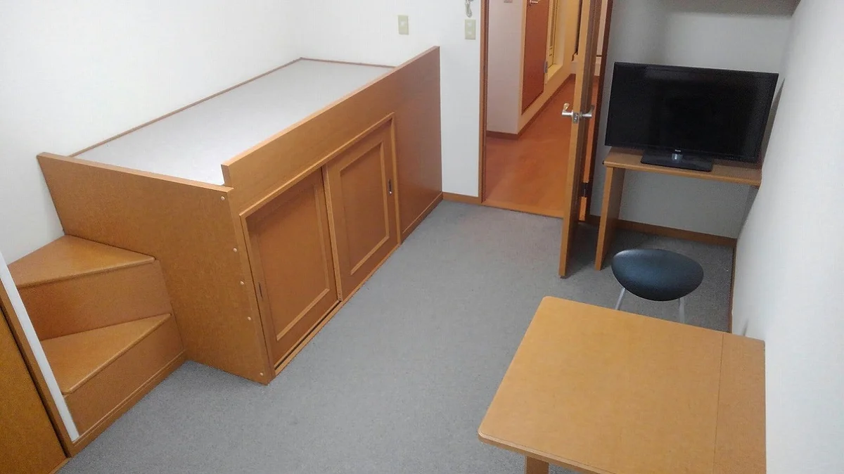 収納付き造り付けベッドがついてます。