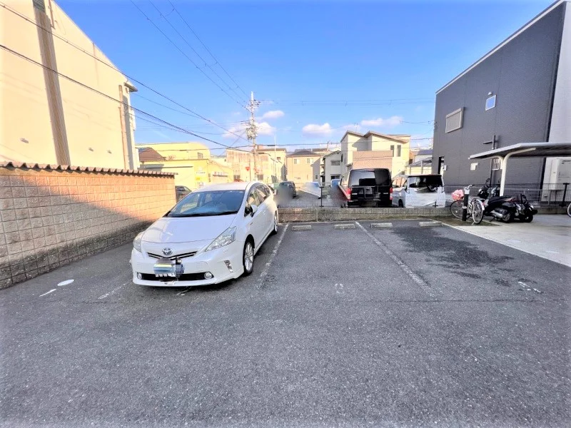 駐車場は別料金となります。