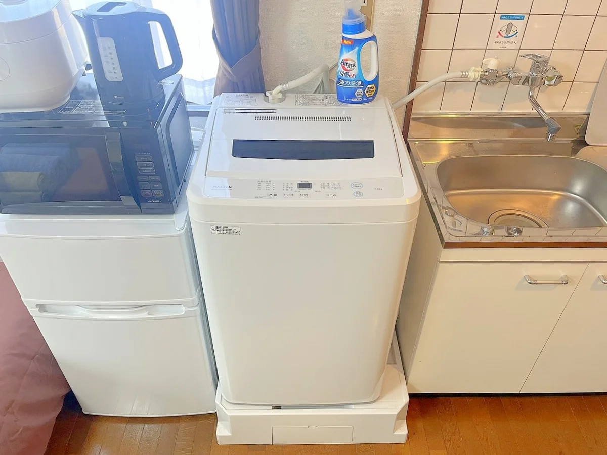 洗濯機は室内にあります♪洗剤は無くなるまでご利用いただけます.o○