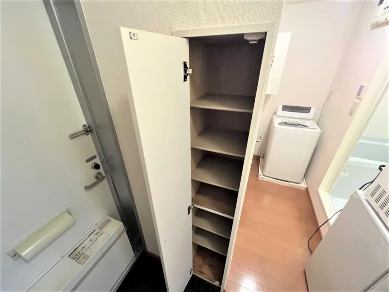 玄関に下駄箱スペースあり