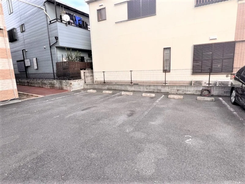 駐車場は別料金となります。