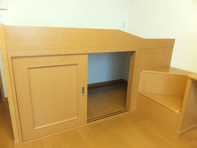 ベット下大型収納付き