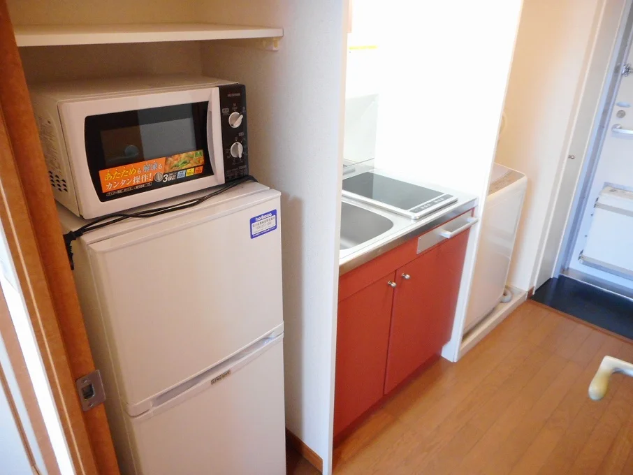 電子レンジ、冷蔵庫完備