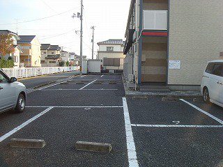 駐車場は11台分ご用意しております。