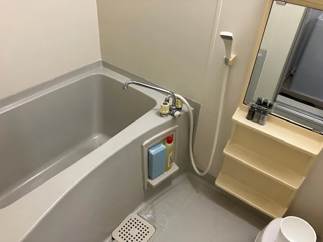 浴室用椅子、手桶、お掃除用具付です。