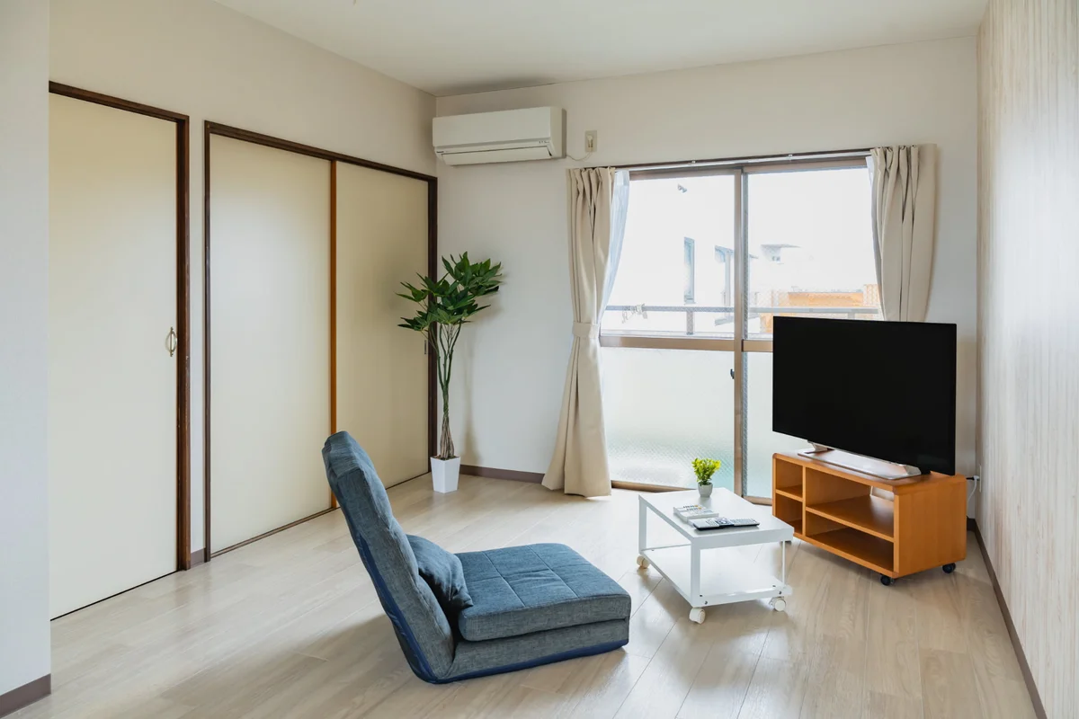 テレビと座椅子もあります