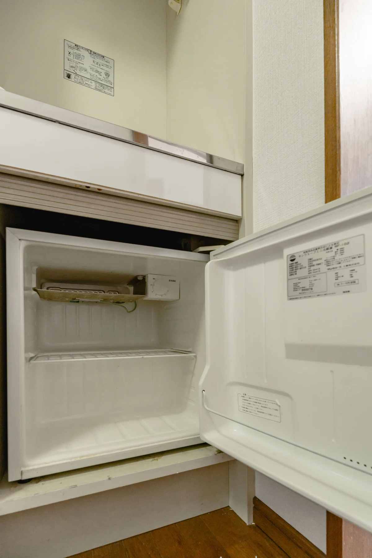 小型冷蔵庫付