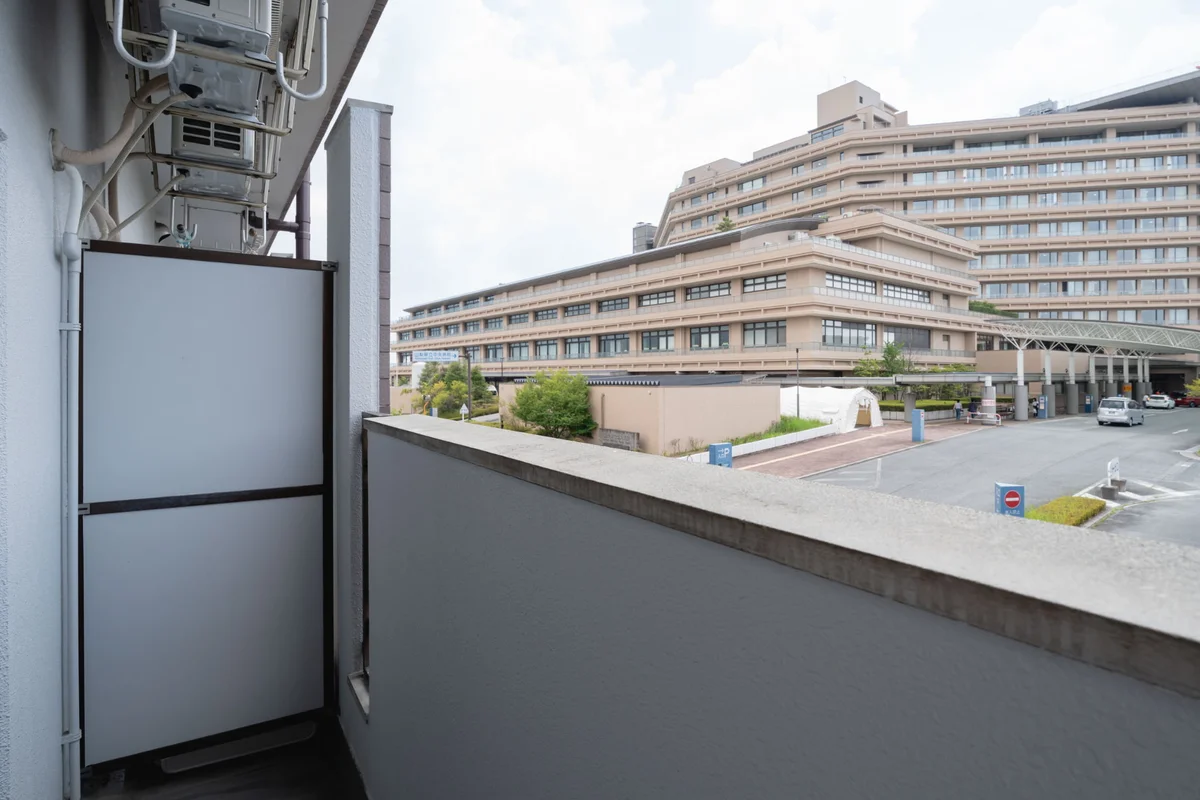 病院前の立地です