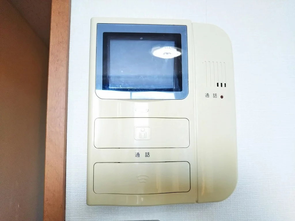 モニター付きインターフォンで安心。