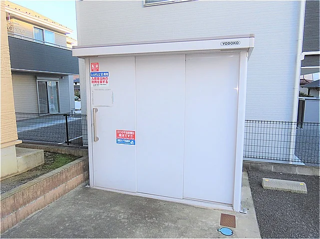 敷地内にゴミ庫が設置されておりゴミ捨てに便利です