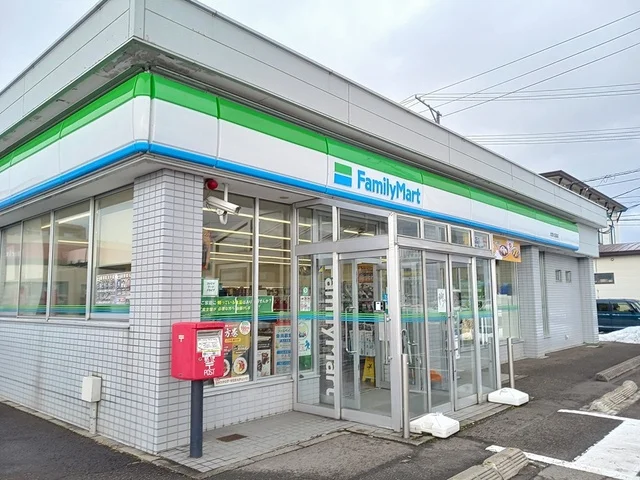 ファミリーマート大館大田面店まで581m