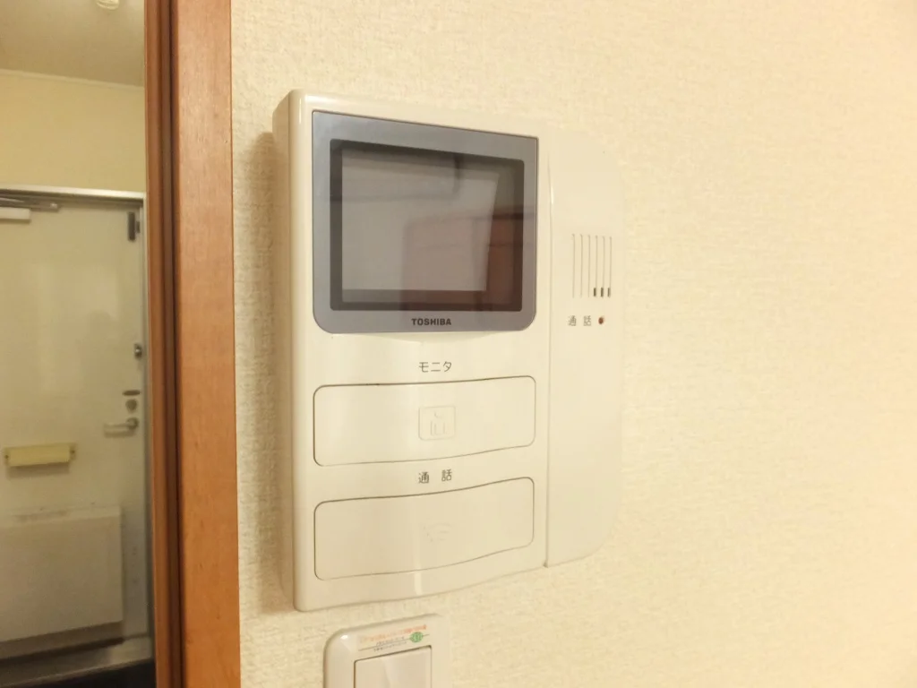 モニター付きインターフォンなら急な来客にも慌てません。
