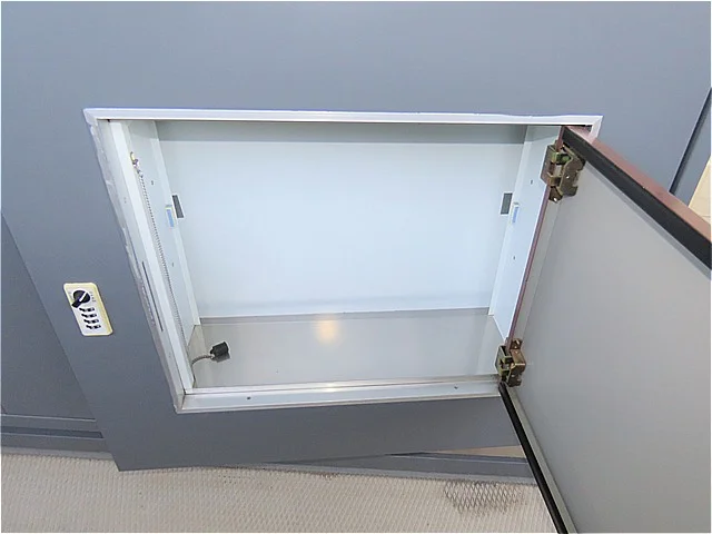 玄関扉に宅配ボックスあり