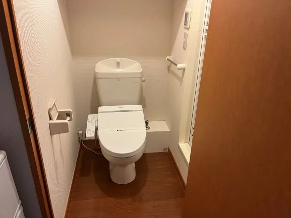 温水洗浄便座付きトイレ