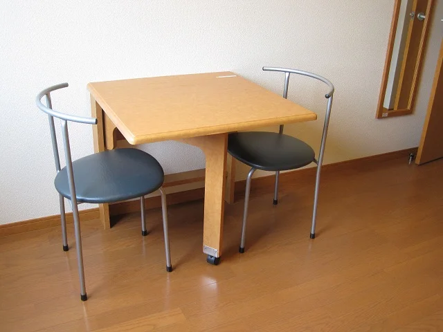 机・（右上）姿見