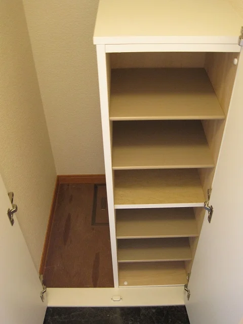 収納・（右）下駄箱