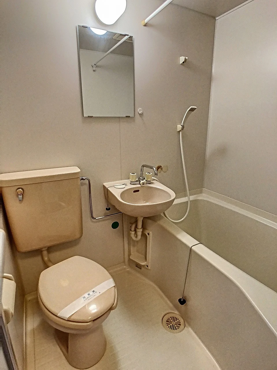 写真は303号（左右反転）