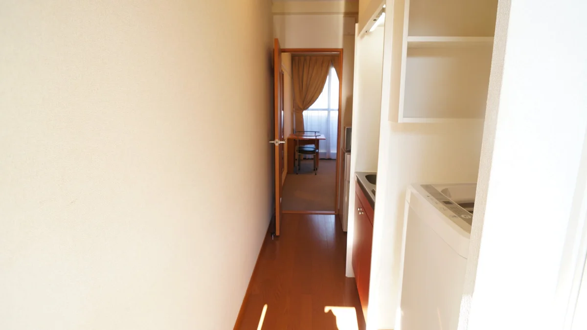 明るいお部屋であこがれの一人暮らし。