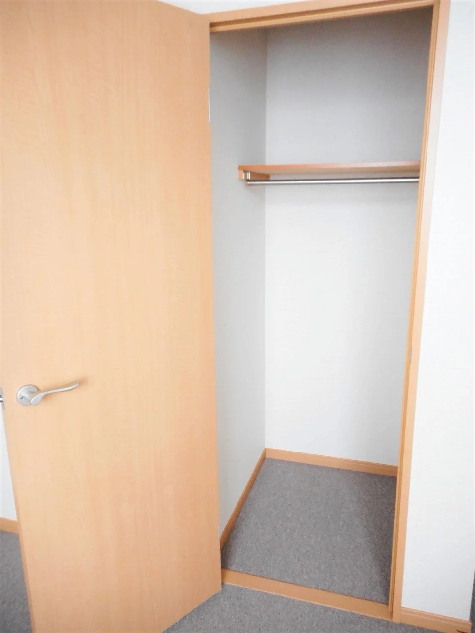 寝室にクローゼットあり