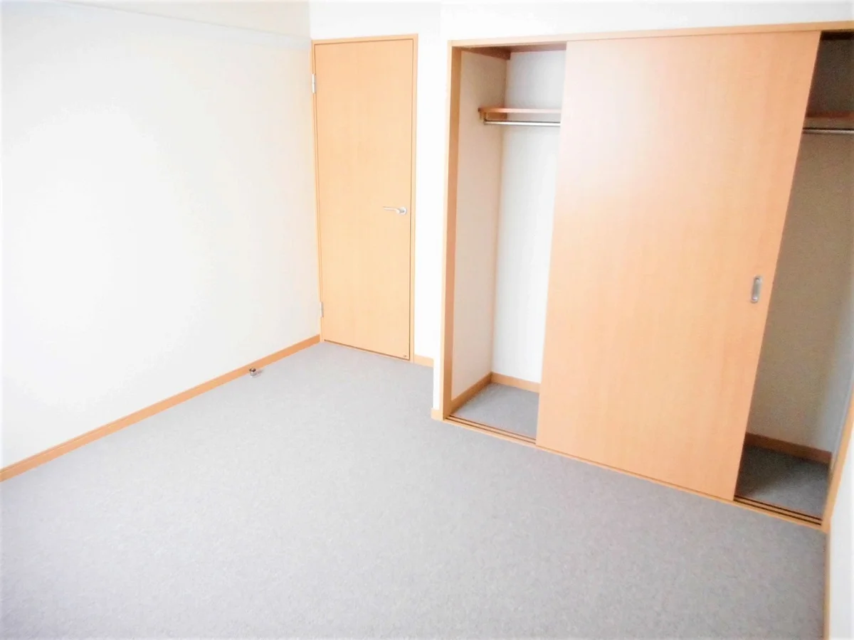 ２階南側の寝室です