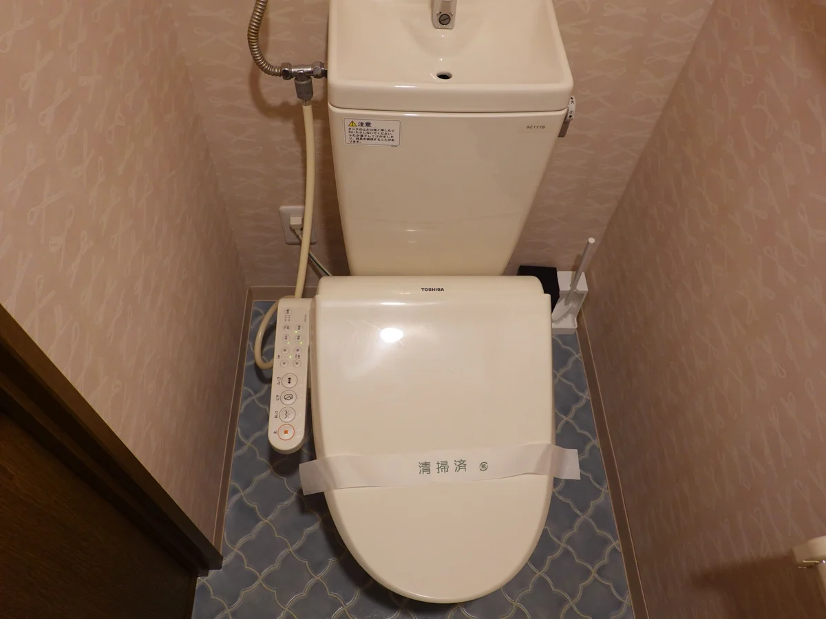トイレは温水洗浄便座です。
