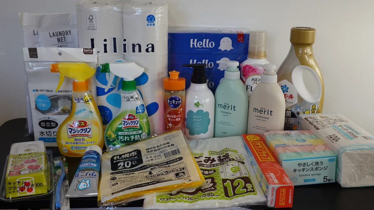 トイレットペーパーや各種洗剤ゴミ袋一式消耗品を入居時にサービスしています。（1ヶ月分以上あります。）