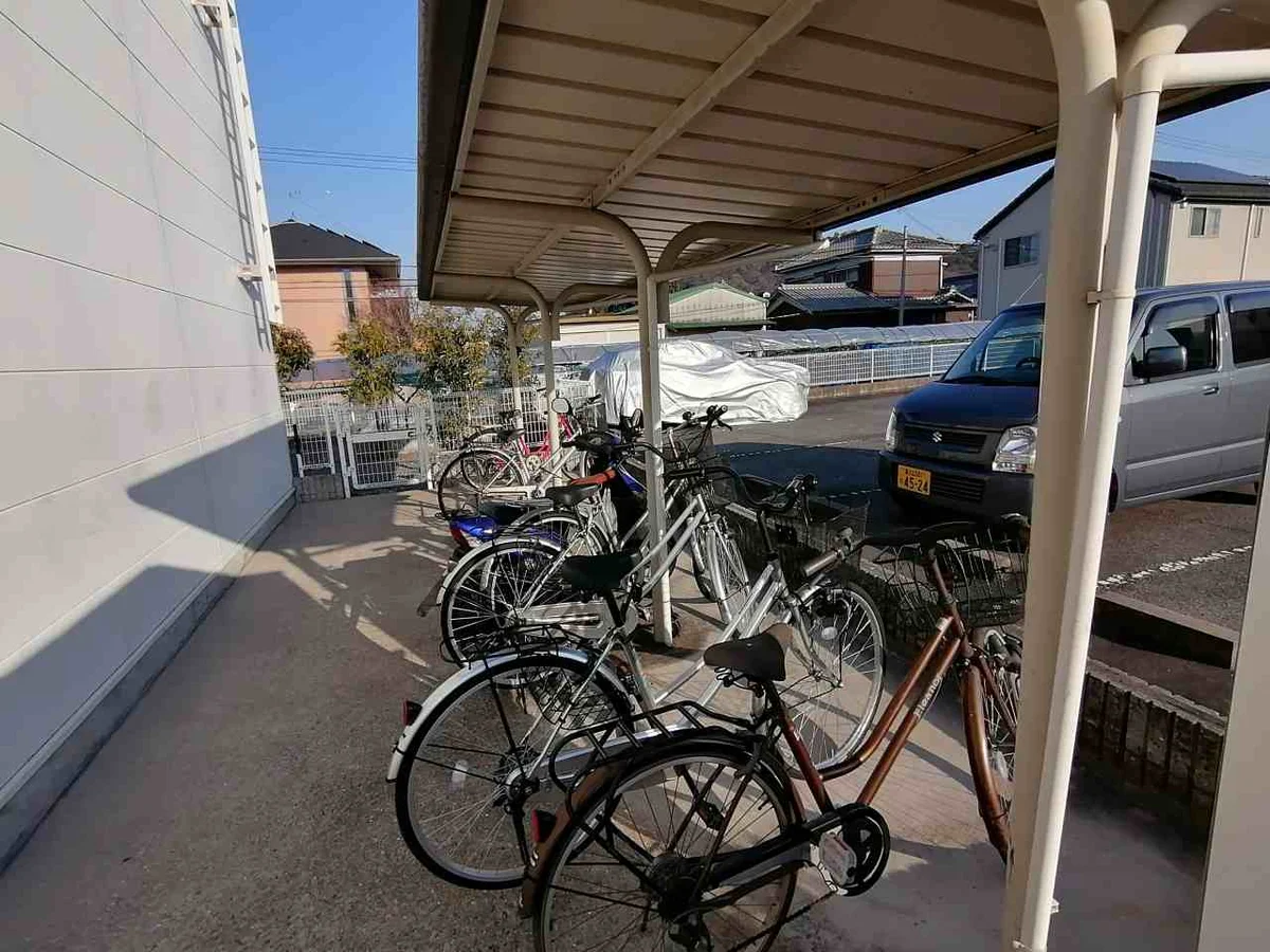 駐輪場も完備しております。