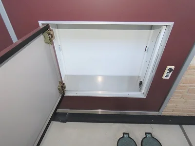 玄関扉に宅配ボックスあり