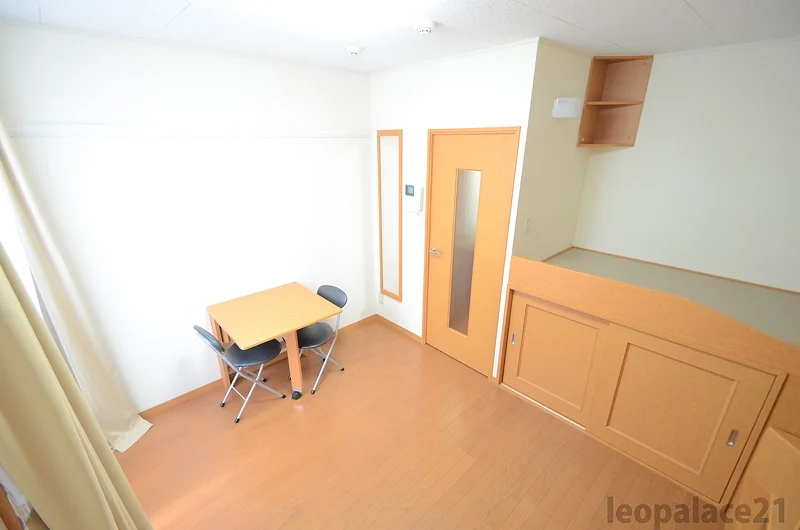 家伝・家具付きのお部屋です。