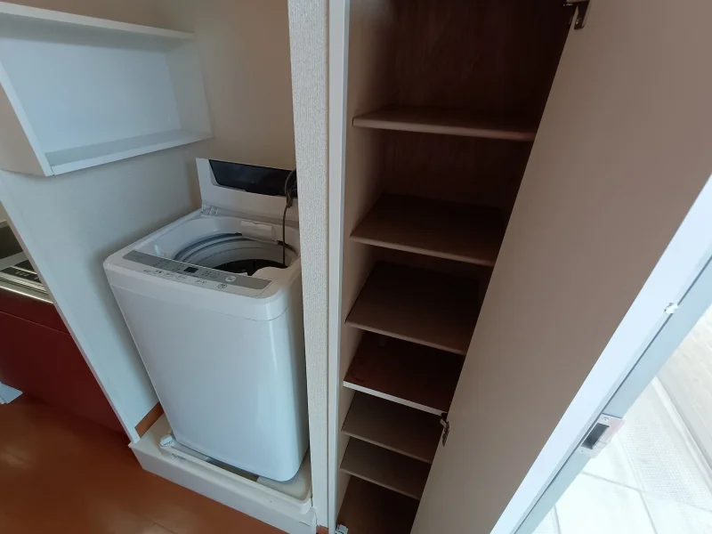 玄関には下駄箱スペースがあります。