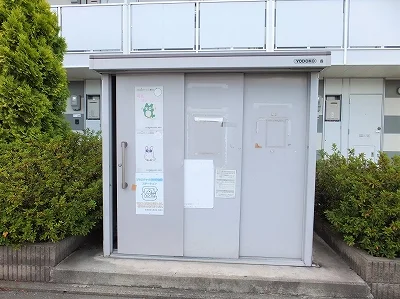 敷地内にゴミ庫が設置されておりゴミ捨てに便利です