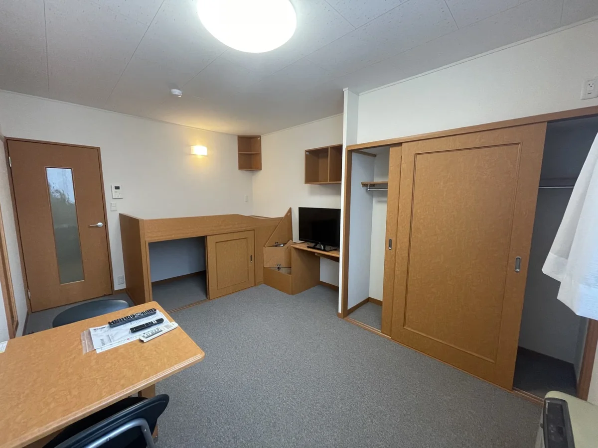 折り畳み式のテーブルはコンパクトに収まります