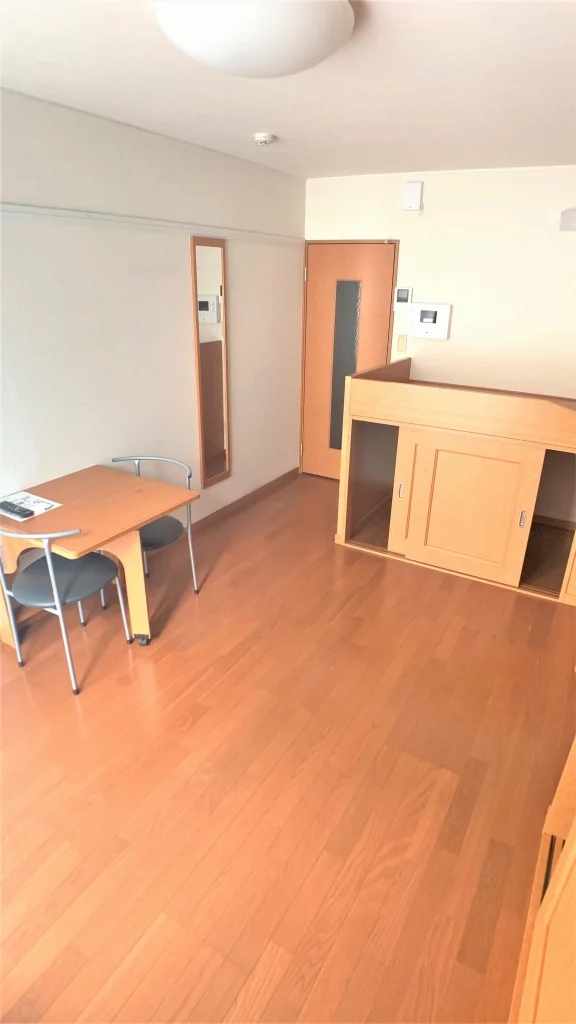 1階フローリング2階じゅうたん