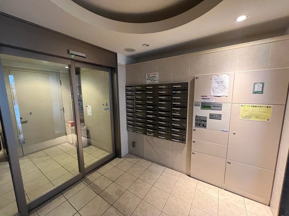 宅配ボックスも完備しているので便利です。