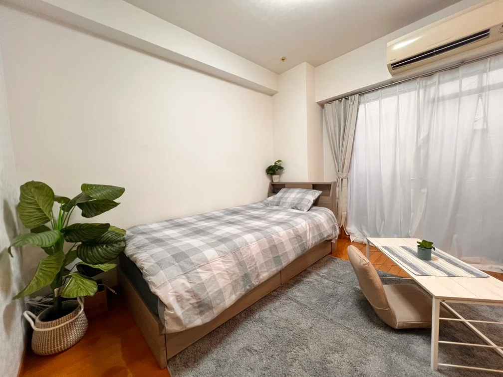 ローテーブルと座椅子もあるのでくつろげます。