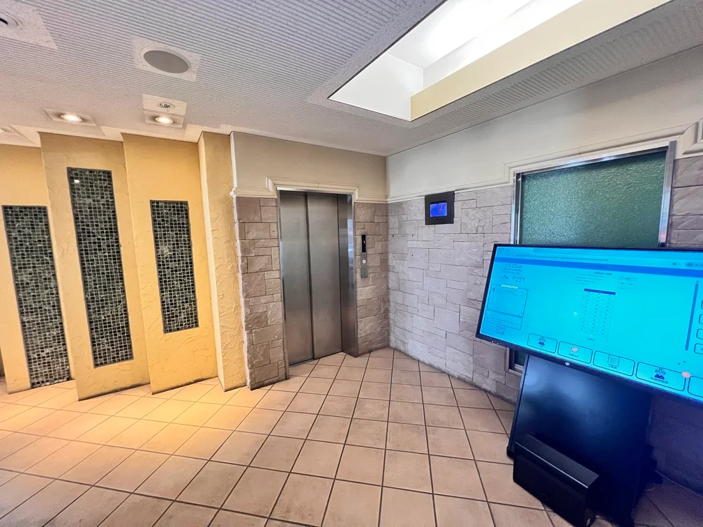 広々としたホールです。