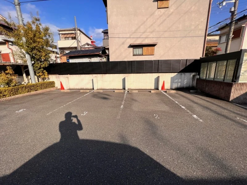 駐車場は別料金となります。