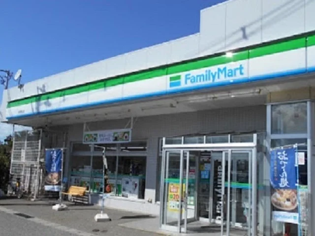 ファミリーマート 秋田割山店まで300m