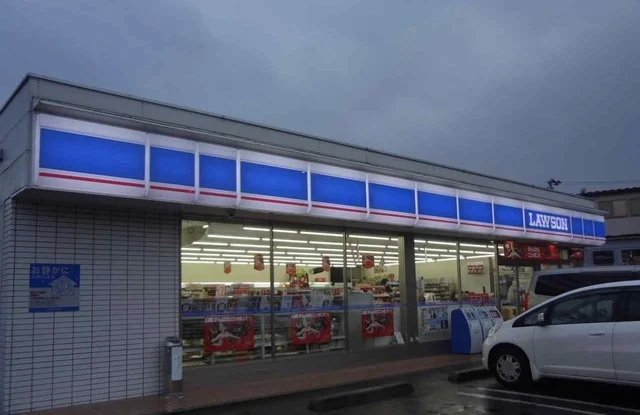 ローソン川平一丁目店まで1200m