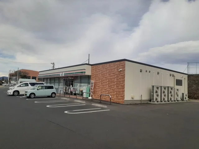 セブンイレブン泉東北高校前店まで1700m