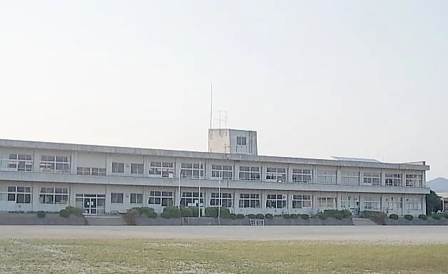 新城小学校まで400m