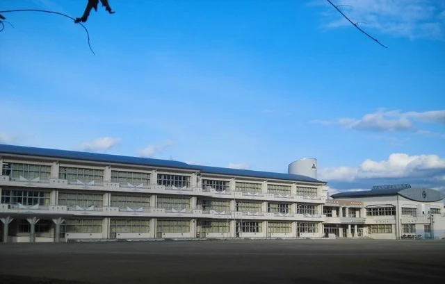 若葉小学校まで550m