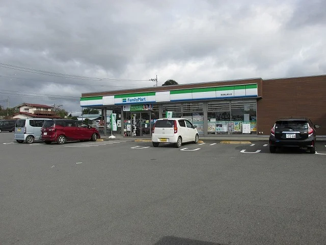 ファミリーマートまで850m