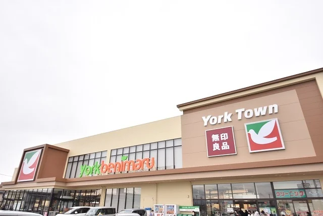 ヨークベニマル桑野店まで700m