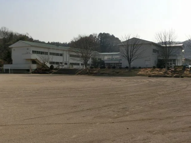 荒川小学校まで850m