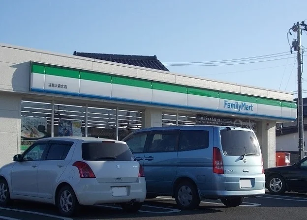 ファミリーマート大森北店まで300m