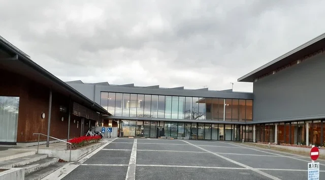 福島市役所飯坂支所まで250m