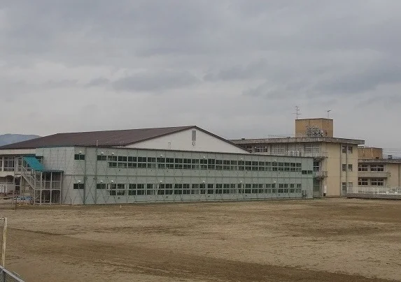 福島市立岳陽中学校まで1300m
