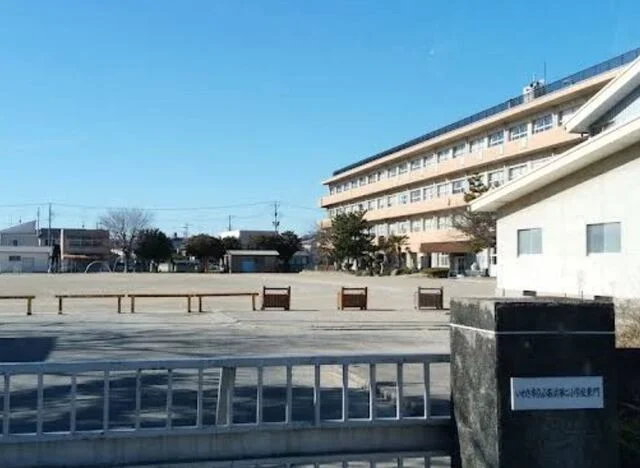 いわき市立小名浜第二小学校まで110m